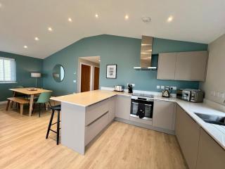 Luxury 3 bed, Sea View Apartment 74, Golden Bay Holiday Village - Westward Ho - 8
