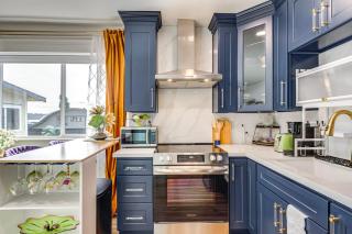 Walk to Beach Historic Downtown Anacortes Studio - 1