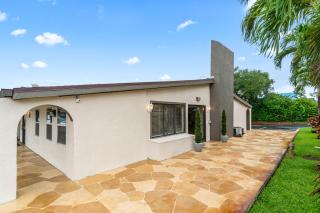 Super 8 by Wyndham Lantana West Palm Beach - 4