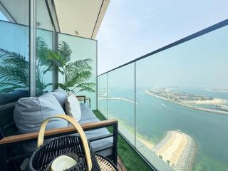 Luxury 2BR in Beach Vista With Stunning Palm Views - 4