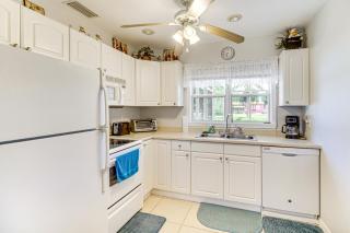 1 Mi to Lake Jackson: Home w/ Screened Patio! - 4