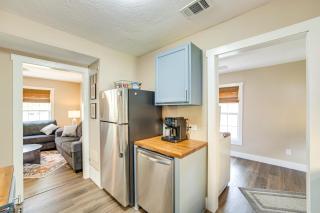 Visit Lake Texoma and Casinos Restored 1930s Home - Denison - 1