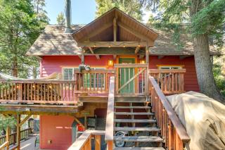 3 Mi to Lake Arrowhead Village Dog-Friendly Cabin - 8