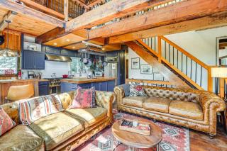 3 Mi to Lake Arrowhead Village Dog-Friendly Cabin - 2
