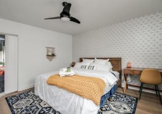 Charming Zen home with Heated Pool, Pool table, Arcade and Mini golf. - Scottsdale - 3