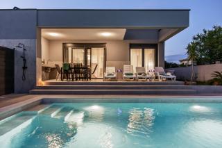 Modern Family Villas with Private Pool - Mia & Teo - Loborika - 3