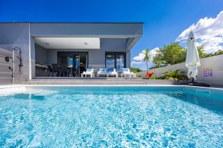 Modern Family Villas with Private Pool - Mia & Teo - 0
