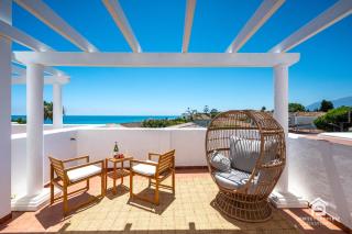 Chic 3BR Townhouse on the Beach with pool and garage - 0