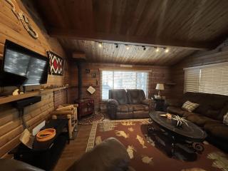 Family Cabin in the Hills of Strawberry Valley - 8
