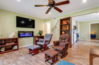 Lovely lake view, Cozy Condo and Walden perks! - Montgomery - 1