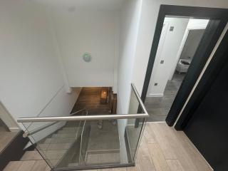 2BR Flat in Prime Location - Hedgerley - 3