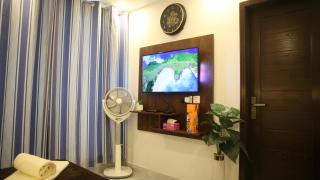 Comfy & Secure 1BHK with 2 ACs, 2 LEDs, and Free WiFi in Bahria Town Lahore - 7