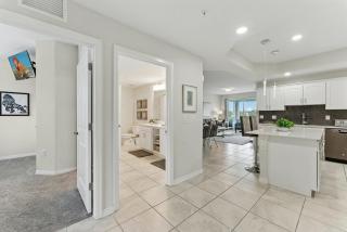 Beautiful Lakeview Retreat Near Disney - 5