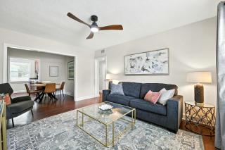 Sleek 2 BR Condo - 2 block from San Marco - 7