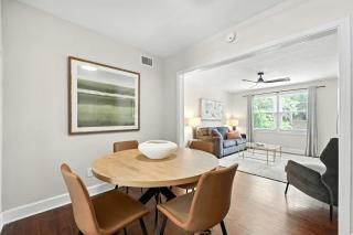 Sleek 2 BR Condo - 2 block from San Marco - 1