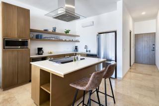 The best views and location, 2 BD - 6