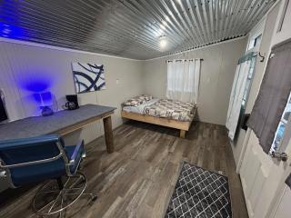 #11 Digital Nomad Cabin on the river overlooking a lake - - 9