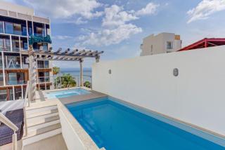 Amazing 2BD condo with Roof shared pool - 8