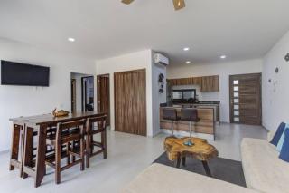 Beautiful condo with pool - 4