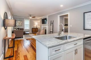 2 Bedroom Bungalow in Five Points Near Downtown - 3