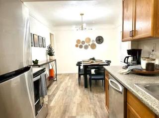 Pontiac Family-Friendly 3BR home - 3