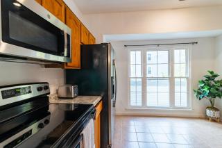 Refreshing and Restful Stay - Montgomery Village - 6