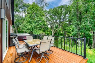 Hot Tub, Water Access Cabin Near Lake Red Rock! - Knoxville - 0