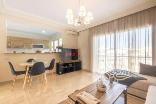 Luxury 2BR Apartment City Center with Parking - 5