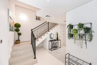 Damac Hills 2 Poolside - Dubai - 9