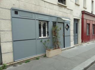 GuestHouse Familial de 42m2-jusqu'à 4 personnes-Rez de Chaussée-Vues sur Rue et Patio Privé Ombragé - Séjour,Chambre séparée,Cuisine,Salle de Bain,Lit double et 2 canapés lits dépliants-Entrée côté Rue Berzélius-300 m du Métro Brochant lig13- bus 31,54,74 - 5