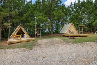 Cozy Lakeside Glamping Escape by Lake Livingston - 4