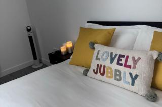 Studio- Sleeps3- central- M U F C- O2 Warehouse - Manchester - 5