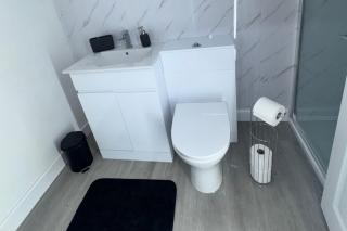 Studio- Sleeps3- central- M U F C- O2 Warehouse - 7