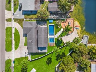 Luxury Lake View Heated Pool, Spa & Game Room L73 - 3