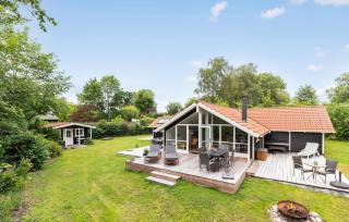 Stunning Home In Dronningmølle - 0