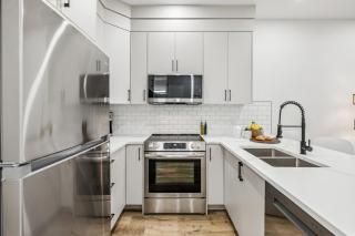 Ultimate Group Stay, 3 King Beds, 2 Suites - Calgary - 9
