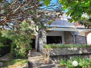 House near sea coast with green surrounding - Krk (Veglia) - 8