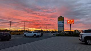 Econo Lodge - Cochrane - 9