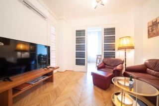 Pozsonyi Street 3BR, Balcony Family Retreat - 1