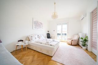 Pozsonyi Street 3BR, Balcony Family Retreat - 0