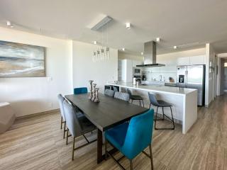 2BR Iconic Oceanfront Escape - 3