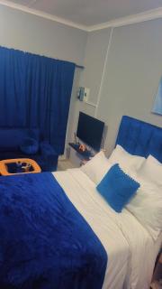 Royal Blue Family Haven - Rustenburg - 3
