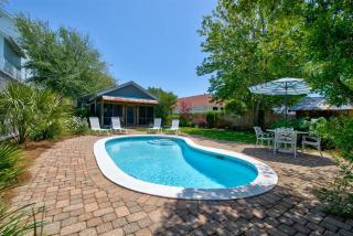 Cutest Cottage in Crystal Beach! Private Pool, Tesla/EV Charger, Close to Beach - Destin - 9
