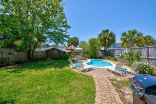 Cutest Cottage in Crystal Beach! Private Pool, Tesla/EV Charger, Close to Beach - Destin - 3