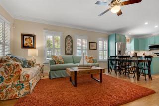 Cutest Cottage in Crystal Beach! Private Pool, Tesla/EV Charger, Close to Beach - 2