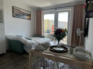 Cozy Modern Apartment, 20 mins to Center - Prague - 2