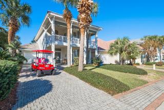 Close to Beach~Free Golf Cart! Pet Friendly Home! Destiny West - 0