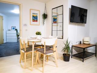 Modern surf pad, steps from Towan beach - Newquay - 0