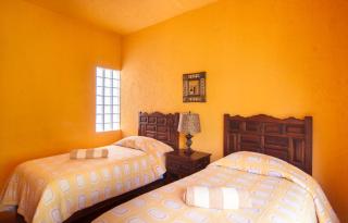 Charming authentic Mexico-Walk to beach & 5th Ave! - 5