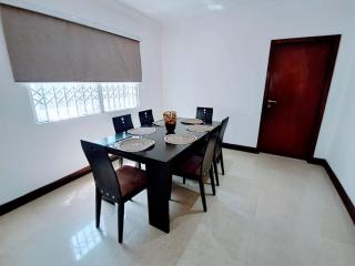 Stylish 3 bedroom House Near Airport & Marina Mall - Accra - 1